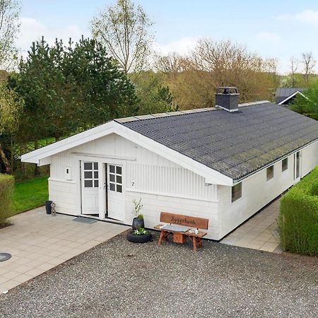 2 Bedroom Nice Home In Borkop Exterior photo